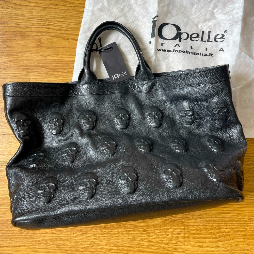 Iopelle skull tote bag